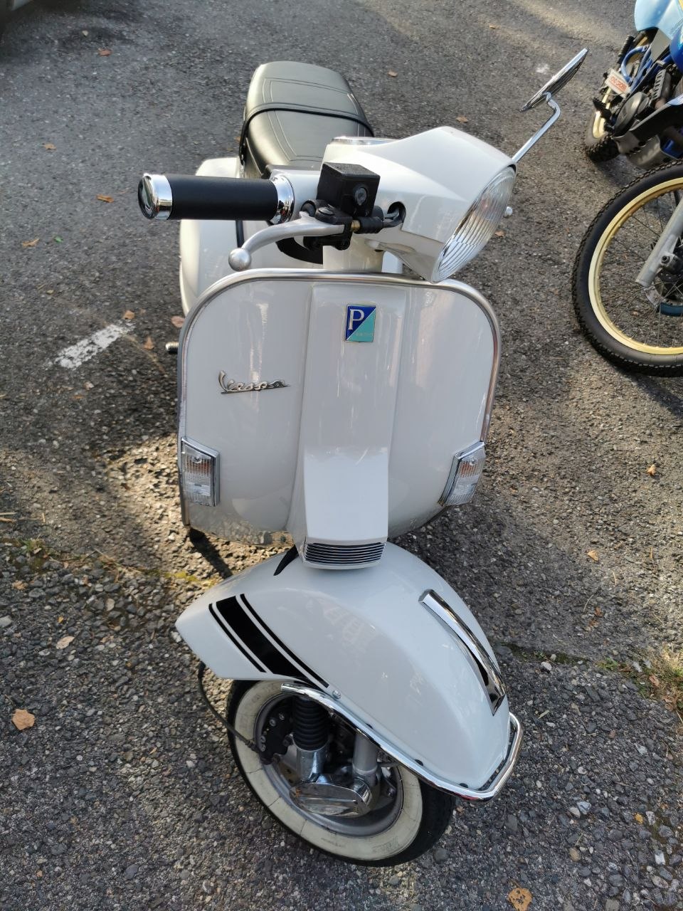 Vespa PX Blanche